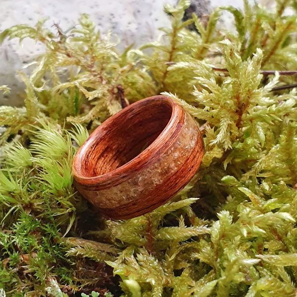 pierścionek z drewna sekwoi