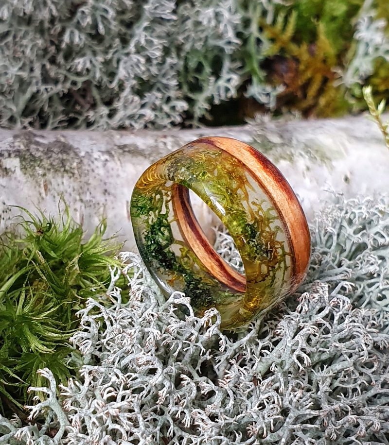 pierścionek z drewna zebrano
