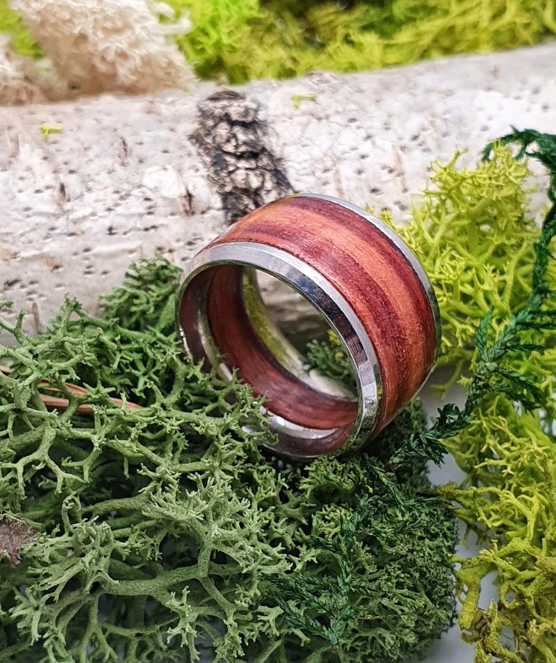 pierścionek z drewna różanego