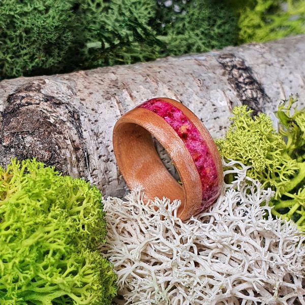 pierścionek z drewna klonu