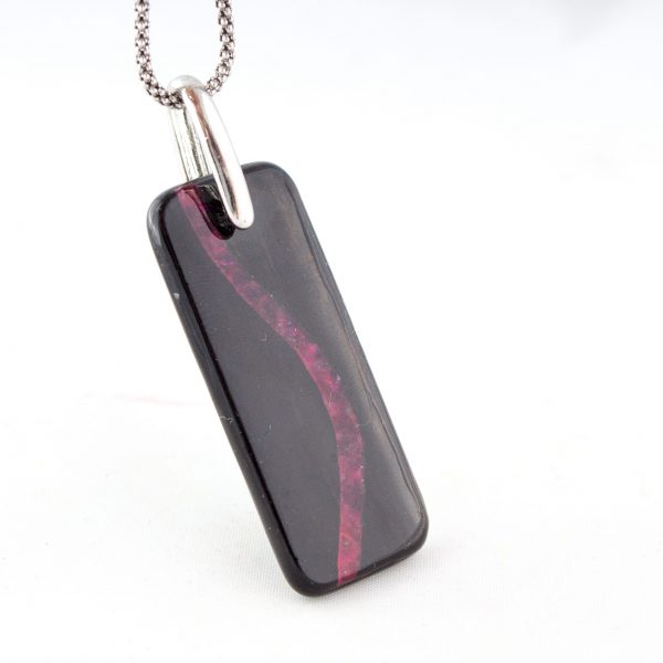 wisiorek z drewna hebanu