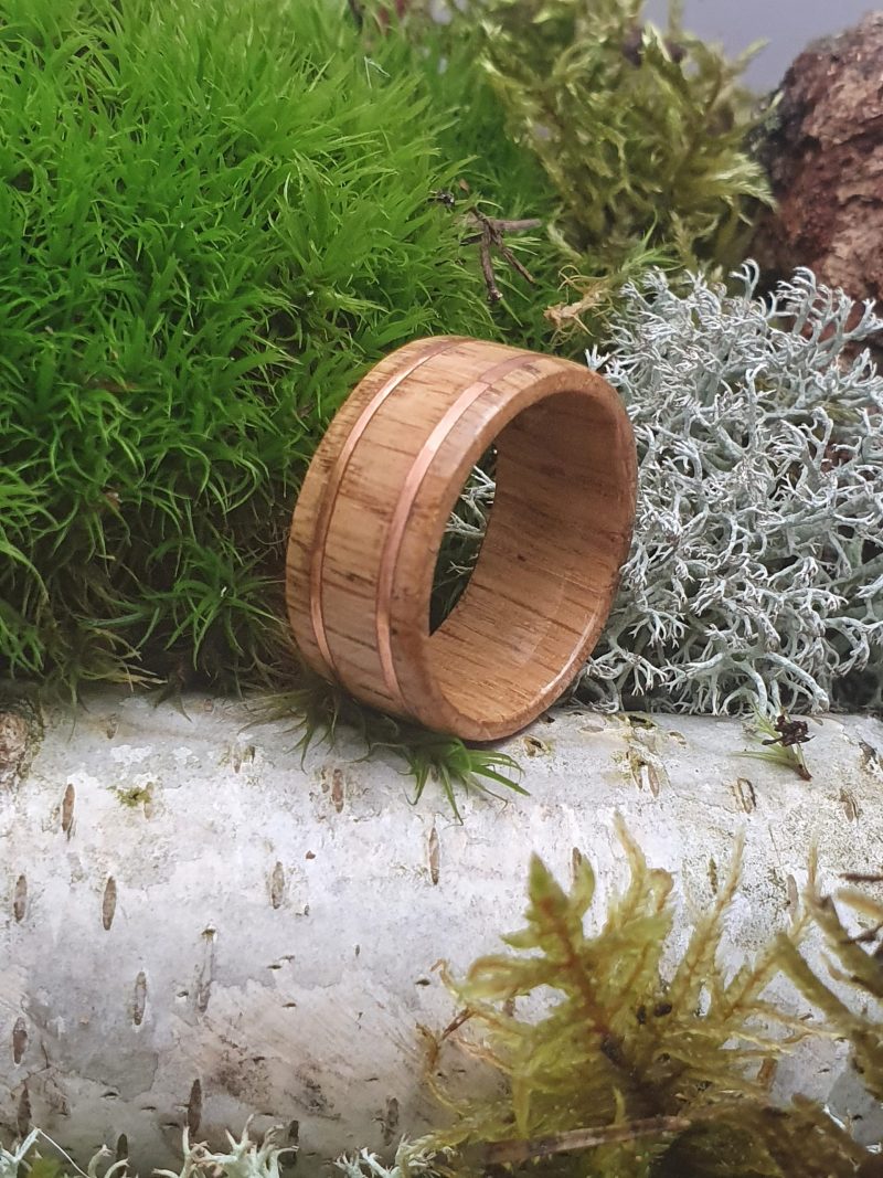 pierścionek z drewna dębu