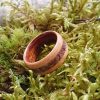 pierścionek z drewna mahoniu