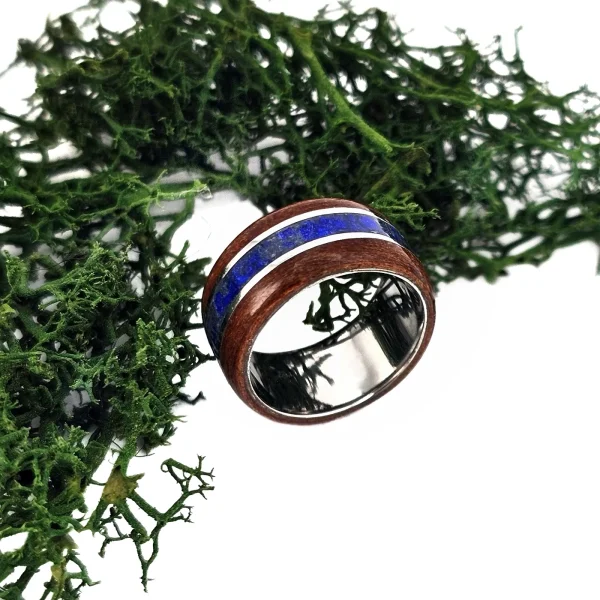 pierścionek z tytanu i drewna