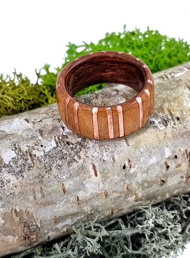 pierścionek z drewna